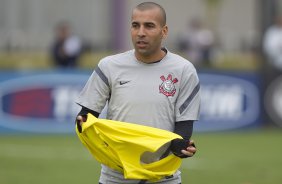 Emerson durante o treino realizado esta tarde no CT Joaquim Grava, localizado no Parque Ecológico do Tiete. O próximo jogo da equipe será quarta-feira, dia 07/06, contra o Figueirense/SC, no estádio do Pacaembu, válido pela terceira rodada do Campeonato Brasileiro 2012