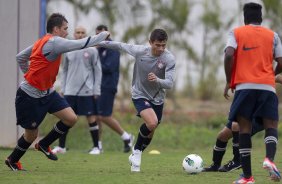 Paulo André e Alex durante o treino realizado esta tarde no CT Joaquim Grava, localizado no Parque Ecológico do Tiete. O próximo jogo da equipe será quarta-feira, dia 07/06, contra o Figueirense/SC, no estádio do Pacaembu, válido pela terceira rodada do Campeonato Brasileiro 2012