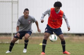Ralf e Romarinho durante o treino realizado esta tarde no CT Joaquim Grava, localizado no Parque Ecológico do Tiete. O próximo jogo da equipe será quarta-feira, dia 07/06, contra o Figueirense/SC, no estádio do Pacaembu, válido pela terceira rodada do Campeonato Brasileiro 2012