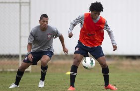 Ralf e Romarinho durante o treino realizado esta tarde no CT Joaquim Grava, localizado no Parque Ecolgico do Tiete. O prximo jogo da equipe ser quarta-feira, dia 07/06, contra o Figueirense/SC, no estdio do Pacaembu, vlido pela terceira rodada do Campeonato Brasileiro 2012