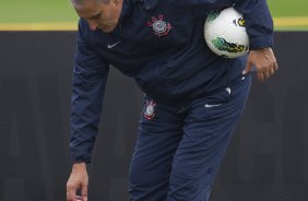 Tite durante o treino realizado esta tarde no CT Joaquim Grava, localizado no Parque Ecológico do Tiete. O próximo jogo da equipe será quarta-feira, dia 07/06, contra o Figueirense/SC, no estádio do Pacaembu, válido pela terceira rodada do Campeonato Brasileiro 2012
