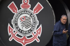 Tite durante o treino realizado esta tarde no CT Joaquim Grava, localizado no Parque Ecológico do Tiete. O próximo jogo da equipe será quarta-feira, dia 07/06, contra o Figueirense/SC, no estádio do Pacaembu, válido pela terceira rodada do Campeonato Brasileiro 2012