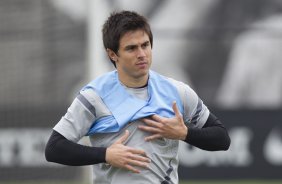 Willian durante o treino realizado esta tarde no CT Joaquim Grava, localizado no Parque Ecológico do Tiete. O próximo jogo da equipe será quarta-feira, dia 07/06, contra o Figueirense/SC, no estádio do Pacaembu, válido pela terceira rodada do Campeonato Brasileiro 2012