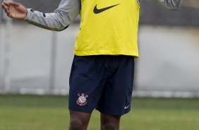 Adilson durante o treino realizado esta manh no CT Joaquim Grava, localizado no Parque Ecolgico do Tiete. O prximo jogo da equipe ser quarta-feira, dia 07/06, contra o Figueirense/SC, no estdio do Pacaembu, vlido pela terceira rodada do Campeonato Brasileiro 2012