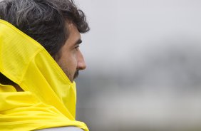 Douglas durante o treino realizado esta manh no CT Joaquim Grava, localizado no Parque Ecolgico do Tiete. O prximo jogo da equipe ser quarta-feira, dia 07/06, contra o Figueirense/SC, no estdio do Pacaembu, vlido pela terceira rodada do Campeonato Brasileiro 2012