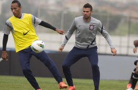 Liedson e Leandro Castn durante o treino realizado esta manh no CT Joaquim Grava, localizado no Parque Ecolgico do Tiete. O prximo jogo da equipe ser quarta-feira, dia 07/06, contra o Figueirense/SC, no estdio do Pacaembu, vlido pela terceira rodada do Campeonato Brasileiro 2012