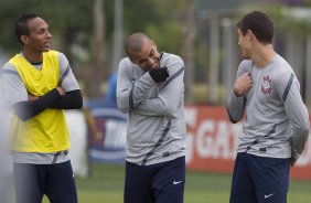 Liedson, Emerson e Alex durante o treino realizado esta manh no CT Joaquim Grava, localizado no Parque Ecolgico do Tiete. O prximo jogo da equipe ser quarta-feira, dia 07/06, contra o Figueirense/SC, no estdio do Pacaembu, vlido pela terceira rodada do Campeonato Brasileiro 2012