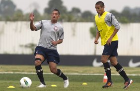 Ralf e Marquinhos durante o treino realizado esta manh no CT Joaquim Grava, localizado no Parque Ecolgico do Tiete. O prximo jogo da equipe ser quarta-feira, dia 07/06, contra o Figueirense/SC, no estdio do Pacaembu, vlido pela terceira rodada do Campeonato Brasileiro 2012