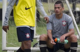 Romarinho e Ralf durante o treino realizado esta manh no CT Joaquim Grava, localizado no Parque Ecolgico do Tiete. O prximo jogo da equipe ser quarta-feira, dia 07/06, contra o Figueirense/SC, no estdio do Pacaembu, vlido pela terceira rodada do Campeonato Brasileiro 2012