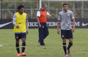 Romarinho, Tite e Welder durante o treino realizado esta manh no CT Joaquim Grava, localizado no Parque Ecolgico do Tiete. O prximo jogo da equipe ser quarta-feira, dia 07/06, contra o Figueirense/SC, no estdio do Pacaembu, vlido pela terceira rodada do Campeonato Brasileiro 2012