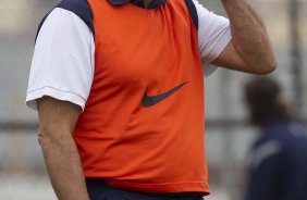 Tite durante o treino realizado esta manh no CT Joaquim Grava, localizado no Parque Ecolgico do Tiete. O prximo jogo da equipe ser quarta-feira, dia 07/06, contra o Figueirense/SC, no estdio do Pacaembu, vlido pela terceira rodada do Campeonato Brasileiro 2012