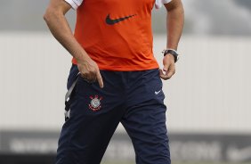 Tite durante o treino realizado esta manh no CT Joaquim Grava, localizado no Parque Ecolgico do Tiete. O prximo jogo da equipe ser quarta-feira, dia 07/06, contra o Figueirense/SC, no estdio do Pacaembu, vlido pela terceira rodada do Campeonato Brasileiro 2012