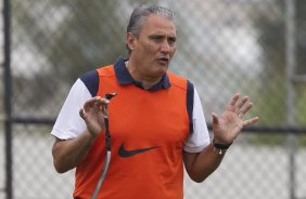 Tite durante o treino realizado esta manh no CT Joaquim Grava, localizado no Parque Ecolgico do Tiete. O prximo jogo da equipe ser quarta-feira, dia 07/06, contra o Figueirense/SC, no estdio do Pacaembu, vlido pela terceira rodada do Campeonato Brasileiro 2012