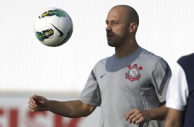 Alessandro durante o treino realizado esta tarde no CT Joaquim Grava, localizado no Parque Ecolgico do Tiete. O prximo jogo da equipe ser quinta-feira, dia 07/06, contra o Figueirense/SC, no estdio do Pacaembu, vlido pela terceira rodada do Campeonato Brasileiro 2012