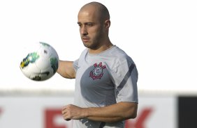 Alessandro durante o treino realizado esta tarde no CT Joaquim Grava, localizado no Parque Ecolgico do Tiete. O prximo jogo da equipe ser quinta-feira, dia 07/06, contra o Figueirense/SC, no estdio do Pacaembu, vlido pela terceira rodada do Campeonato Brasileiro 2012