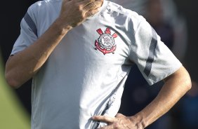 Danilo durante o treino realizado esta tarde no CT Joaquim Grava, localizado no Parque Ecolgico do Tiete. O prximo jogo da equipe ser quinta-feira, dia 07/06, contra o Figueirense/SC, no estdio do Pacaembu, vlido pela terceira rodada do Campeonato Brasileiro 2012