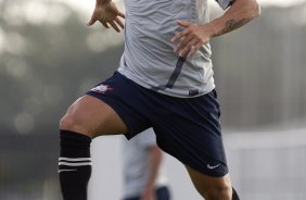 Emerson durante o treino realizado esta tarde no CT Joaquim Grava, localizado no Parque Ecolgico do Tiete. O prximo jogo da equipe ser quinta-feira, dia 07/06, contra o Figueirense/SC, no estdio do Pacaembu, vlido pela terceira rodada do Campeonato Brasileiro 2012