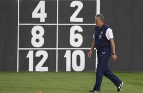 Tite durante o treino realizado esta tarde no CT Joaquim Grava, localizado no Parque Ecolgico do Tiete. O prximo jogo da equipe ser quinta-feira, dia 07/06, contra o Figueirense/SC, no estdio do Pacaembu, vlido pela terceira rodada do Campeonato Brasileiro 2012