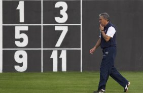 Tite durante o treino realizado esta tarde no CT Joaquim Grava, localizado no Parque Ecolgico do Tiete. O prximo jogo da equipe ser quinta-feira, dia 07/06, contra o Figueirense/SC, no estdio do Pacaembu, vlido pela terceira rodada do Campeonato Brasileiro 2012