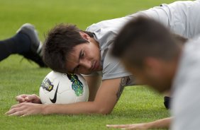 Willian durante o treino realizado esta tarde no CT Joaquim Grava, localizado no Parque Ecolgico do Tiete. O prximo jogo da equipe ser quinta-feira, dia 07/06, contra o Figueirense/SC, no estdio do Pacaembu, vlido pela terceira rodada do Campeonato Brasileiro 2012