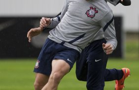 Alex e Liedson durante o treino realizado esta tarde no CT Joaquim Grava, localizado no Parque Ecolgico do Tiete. O prximo jogo da equipe ser quinta-feira, dia 07/06, contra o Figueirense/SC, no estdio do Pacaembu, vlido pela terceira rodada do Campeonato Brasileiro 2012