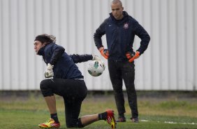 Cassio e Julio Cesar durante o treino realizado esta tarde no CT Joaquim Grava, localizado no Parque Ecolgico do Tiete. O prximo jogo da equipe ser quinta-feira, dia 07/06, contra o Figueirense/SC, no estdio do Pacaembu, vlido pela terceira rodada do Campeonato Brasileiro 2012