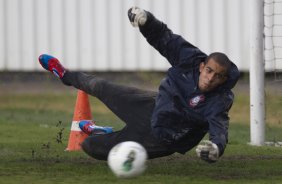 Danilo Fernandes durante o treino realizado esta tarde no CT Joaquim Grava, localizado no Parque Ecolgico do Tiete. O prximo jogo da equipe ser quinta-feira, dia 07/06, contra o Figueirense/SC, no estdio do Pacaembu, vlido pela terceira rodada do Campeonato Brasileiro 2012