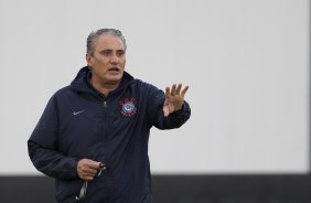 Tite durante o treino realizado esta tarde no CT Joaquim Grava, localizado no Parque Ecolgico do Tiete. O prximo jogo da equipe ser quinta-feira, dia 07/06, contra o Figueirense/SC, no estdio do Pacaembu, vlido pela terceira rodada do Campeonato Brasileiro 2012