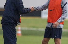 Tite e Paulo Andr durante o treino realizado esta tarde no CT Joaquim Grava, localizado no Parque Ecolgico do Tiete. O prximo jogo da equipe ser quinta-feira, dia 07/06, contra o Figueirense/SC, no estdio do Pacaembu, vlido pela terceira rodada do Campeonato Brasileiro 2012