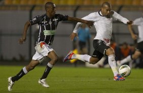 Guilherme e Emerson durante a partida entre Corinthians x Figueirense/SC, realizada esta noite no estdio do Pacaembu, vlida pela 3 rodada do Campeonato Brasileiro de 2012
