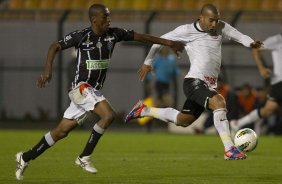 Guilherme e Emerson durante a partida entre Corinthians x Figueirense/SC, realizada esta noite no estádio do Pacaembu, válida pela 3ª rodada do Campeonato Brasileiro de 2012