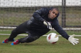 Danilo Fernandes durante o treino realizado esta tarde no CT Joaquim Grava, localizado no Parque Ecolgico do Tiete. O prximo jogo da equipe ser quarta-feira, dia 13/06, contra o Santos, na Vila Belmiro, jogo de ida vlido pela semi final da Copa Libertadores da Amrica 2012