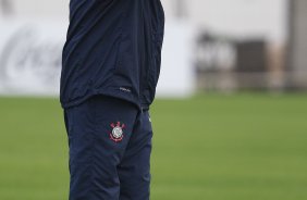 Tite durante o treino realizado esta tarde no CT Joaquim Grava, localizado no Parque Ecolgico do Tiete. O prximo jogo da equipe ser quarta-feira, dia 13/06, contra o Santos, na Vila Belmiro, jogo de ida vlido pela semi final da Copa Libertadores da Amrica 2012