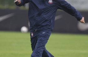 Tite durante o treino realizado esta tarde no CT Joaquim Grava, localizado no Parque Ecolgico do Tiete. O prximo jogo da equipe ser quarta-feira, dia 13/06, contra o Santos, na Vila Belmiro, jogo de ida vlido pela semi final da Copa Libertadores da Amrica 2012