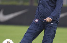 Tite durante o treino realizado esta tarde no CT Joaquim Grava, localizado no Parque Ecolgico do Tiete. O prximo jogo da equipe ser quarta-feira, dia 13/06, contra o Santos, na Vila Belmiro, jogo de ida vlido pela semi final da Copa Libertadores da Amrica 2012