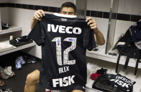 Jogadores com as camisas do novo patrocinador, a IVECO, antes da partida entre Santos/Brasil x Corinthians/Brasil, realizada esta noite no estdio da Vila Belmiro, jogo de ida, vlido pela semi final da Copa Libertadores de Amrica 2012