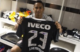 Jogadores com as camisas do novo patrocinador, a IVECO, antes da partida entre Santos/Brasil x Corinthians/Brasil, realizada esta noite no estdio da Vila Belmiro, jogo de ida, vlido pela semi final da Copa Libertadores de Amrica 2012