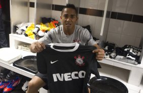 Jogadores com as camisas do novo patrocinador, a IVECO, antes da partida entre Santos/Brasil x Corinthians/Brasil, realizada esta noite no estdio da Vila Belmiro, jogo de ida, vlido pela semi final da Copa Libertadores de Amrica 2012