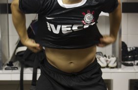 Jogadores com as camisas do novo patrocinador, a IVECO, antes da partida entre Santos/Brasil x Corinthians/Brasil, realizada esta noite no estdio da Vila Belmiro, jogo de ida, vlido pela semi final da Copa Libertadores de Amrica 2012