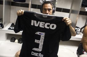 Jogadores com as camisas do novo patrocinador, a IVECO, antes da partida entre Santos/Brasil x Corinthians/Brasil, realizada esta noite no estdio da Vila Belmiro, jogo de ida, vlido pela semi final da Copa Libertadores de Amrica 2012