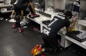 Jogadores com as camisas do novo patrocinador, a IVECO, antes da partida entre Santos/Brasil x Corinthians/Brasil, realizada esta noite no estdio da Vila Belmiro, jogo de ida, vlido pela semi final da Copa Libertadores de Amrica 2012