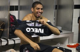 Jogadores com as camisas do novo patrocinador, a IVECO, antes da partida entre Santos/Brasil x Corinthians/Brasil, realizada esta noite no estdio da Vila Belmiro, jogo de ida, vlido pela semi final da Copa Libertadores de Amrica 2012