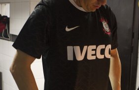 Jogadores com as camisas do novo patrocinador, a IVECO, antes da partida entre Santos/Brasil x Corinthians/Brasil, realizada esta noite no estdio da Vila Belmiro, jogo de ida, vlido pela semi final da Copa Libertadores de Amrica 2012