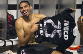 Jogadores com as camisas do novo patrocinador, a IVECO, antes da partida entre Santos/Brasil x Corinthians/Brasil, realizada esta noite no estdio da Vila Belmiro, jogo de ida, vlido pela semi final da Copa Libertadores de Amrica 2012