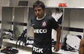 Jogadores com as camisas do novo patrocinador, a IVECO, antes da partida entre Santos/Brasil x Corinthians/Brasil, realizada esta noite no estdio da Vila Belmiro, jogo de ida, vlido pela semi final da Copa Libertadores de Amrica 2012