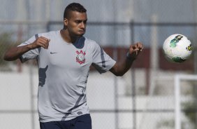 Elton durante o treino realizado esta manh no CT Joaquim Grava, localizado no Parque Ecolgico do Tiete. O prximo jogo da equipe ser amanh, domingo, dia 17/06, contra a Ponte Preta, em Campinas, vlido pela 5 rodada do Campeonato Brasileiro de 2012