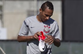 Liedson durante o treino realizado esta manh no CT Joaquim Grava, localizado no Parque Ecolgico do Tiete. O prximo jogo da equipe ser amanh, domingo, dia 17/06, contra a Ponte Preta, em Campinas, vlido pela 5 rodada do Campeonato Brasileiro de 2012