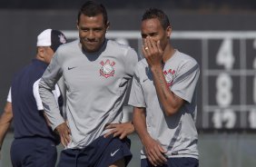 Luis Ramirez e Liedson durante o treino realizado esta manh no CT Joaquim Grava, localizado no Parque Ecolgico do Tiete. O prximo jogo da equipe ser amanh, domingo, dia 17/06, contra a Ponte Preta, em Campinas, vlido pela 5 rodada do Campeonato Brasileiro de 2012