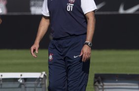 Tite durante o treino realizado esta manh no CT Joaquim Grava, localizado no Parque Ecolgico do Tiete. O prximo jogo da equipe ser amanh, domingo, dia 17/06, contra a Ponte Preta, em Campinas, vlido pela 5 rodada do Campeonato Brasileiro de 2012