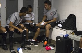 Antônio Carlos, Liedson e Paulo André nos vestiários antes da partida entre Ponte Preta/Campinas x Corinthians, realizada esta noite no estádio Moisés Lucarelli, válida pela 5ª rodada do Campeonato Brasileiro de 2012